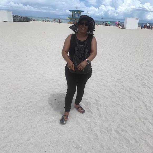 Meet your Posher, Berenice - Picture 1 of 1